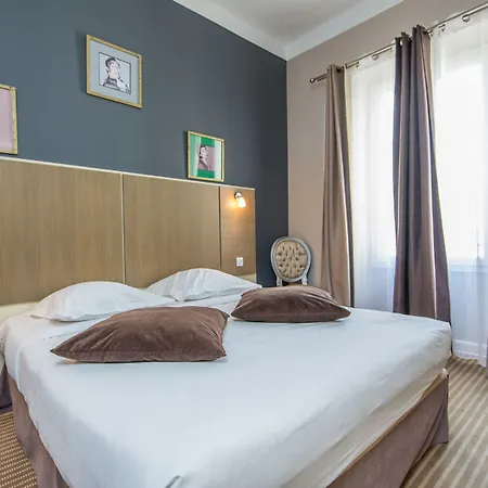 Amiraute Hotell 3*